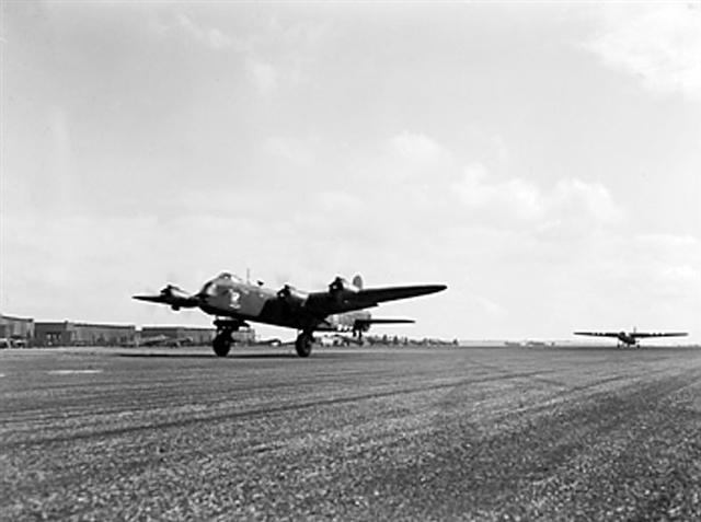 Short stirling with a horsa glider